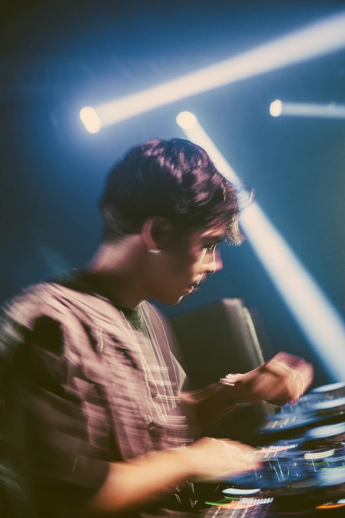 DAAVFEEL performing under red club lighting
